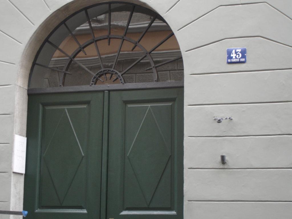 B&B Crispi Triest Zewnętrze zdjęcie